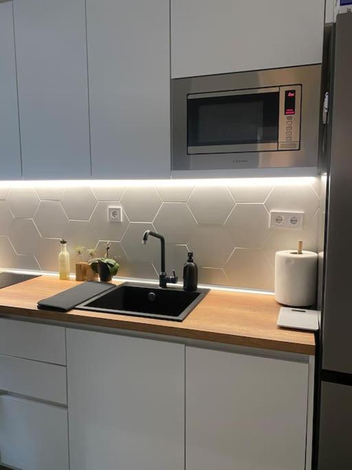 New Luxury Furnished Apartment - Beach, Varna Center & Fast Wi-Fi Exteriör bild