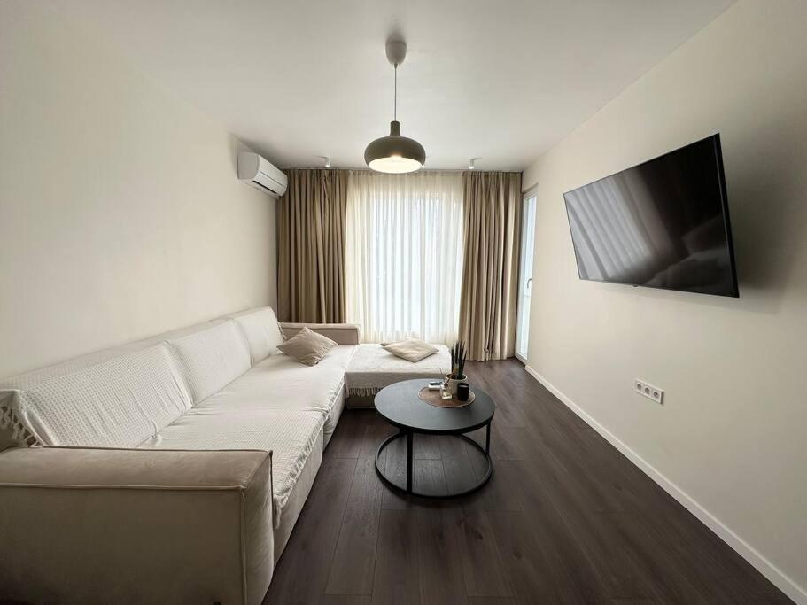 New Luxury Furnished Apartment - Beach, Varna Center & Fast Wi-Fi Exteriör bild