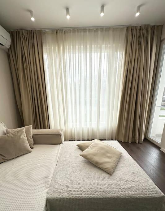 New Luxury Furnished Apartment - Beach, Varna Center & Fast Wi-Fi Exteriör bild