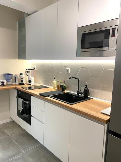 New Luxury Furnished Apartment - Beach, Varna Center & Fast Wi-Fi Exteriör bild