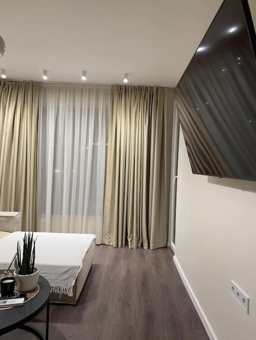 New Luxury Furnished Apartment - Beach, Varna Center & Fast Wi-Fi Exteriör bild